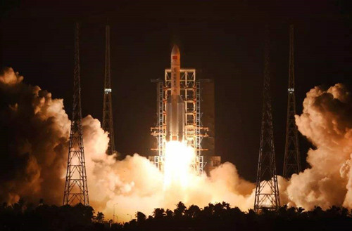 “胖五”火箭成功飞天，航天强国迈出坚实步伐